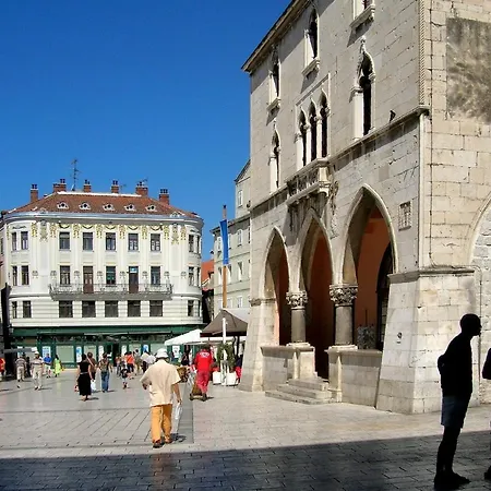 With Large Garden In The Heart Of Appartement Split