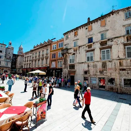 Appartement With Large Garden In The Heart Of *